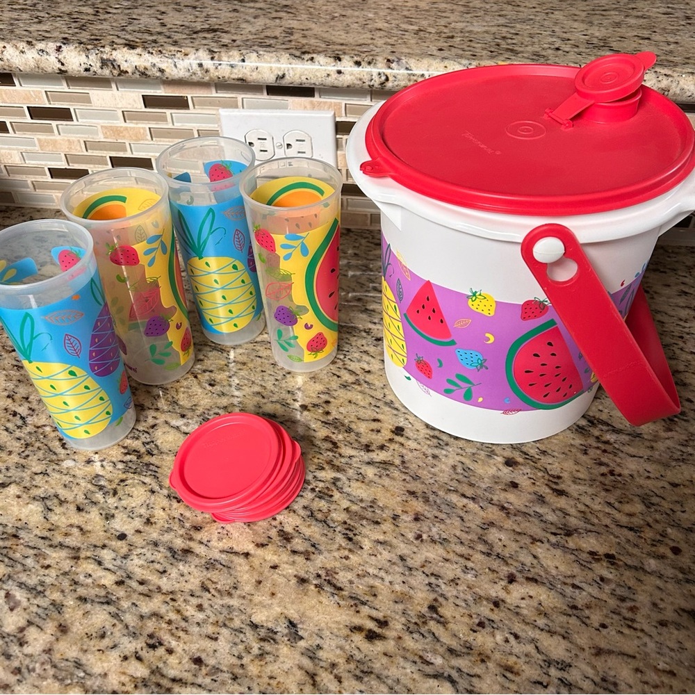 Tupperware 5L Summer Easy Go Bucket with 4 Matching Cups / Lids
